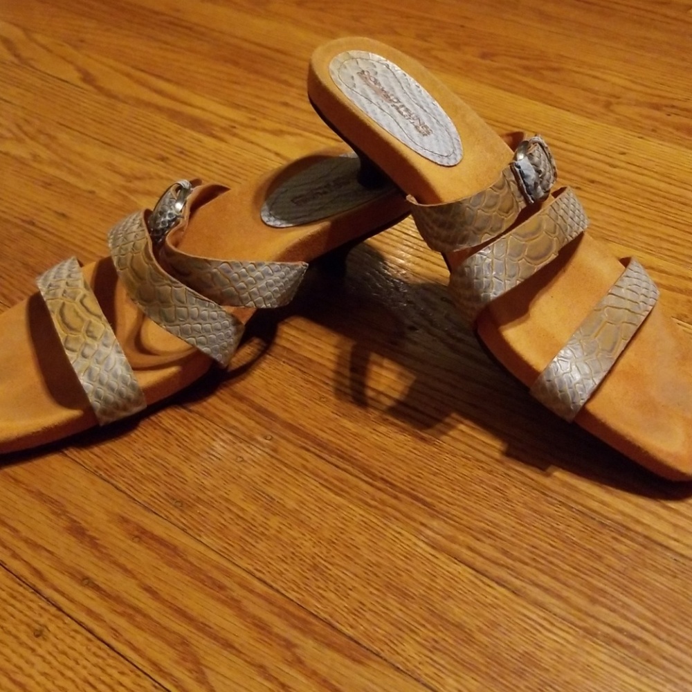 Donald J. Pliner Sport I-Que Cuban Heels